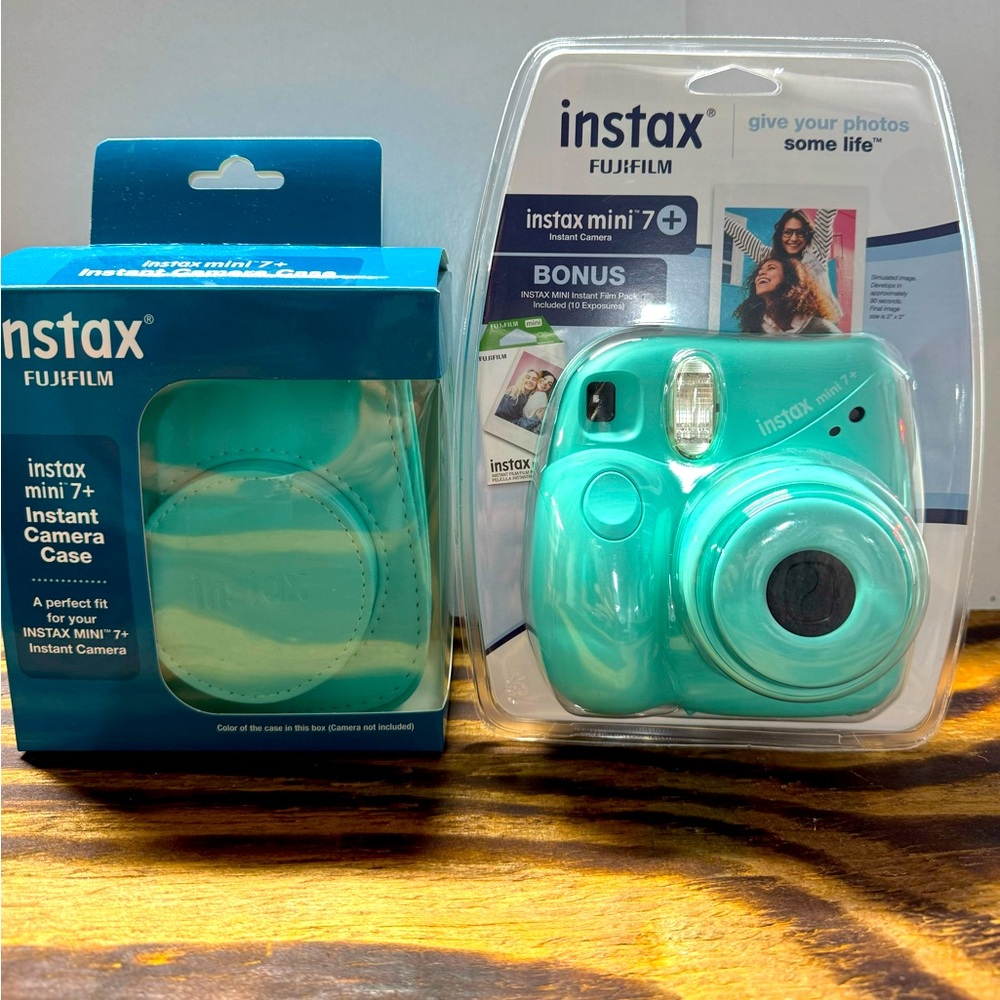 Instax Fujifilm Mini 7+ and Matching Camera Case